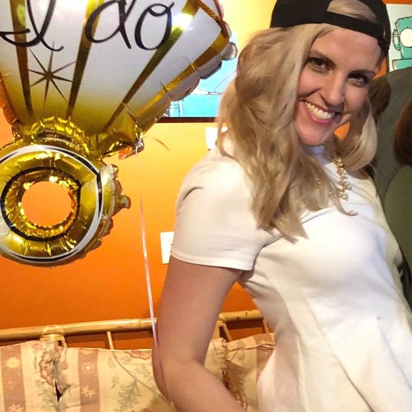 Meet your Posher, Betsy - Picture 3 of 7